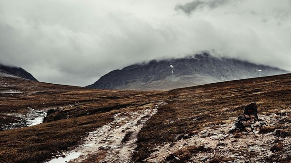 Explore the finest uk cruises: embark on exclusive guided tours of britain's iconic theatres for an unforgettable journey!